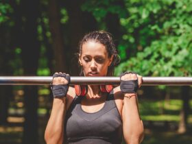 muscler dos a la barre de traction