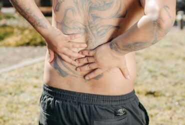 Constipation et mal de dos : lien possible et quand consulter
