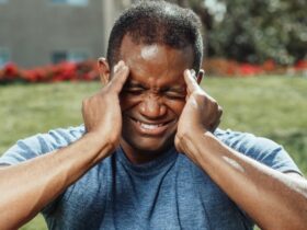 Douleurs de mâchoire et stress : lien possible, bruxisme et solutions