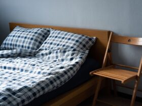 Mélatonine et prise de poids : effets secondaires et précautions